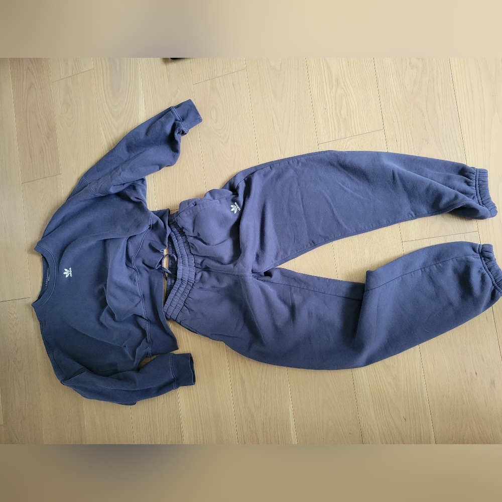Blue Adidas Adicolor Essentials Fleece sweater and joggers